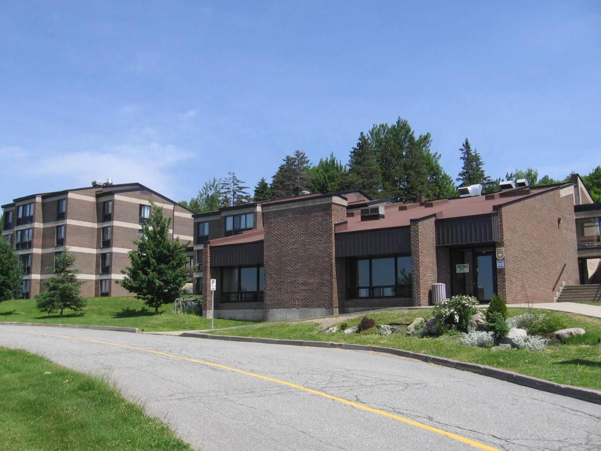 Au Campus Hotel Sherbrooke Exterior photo