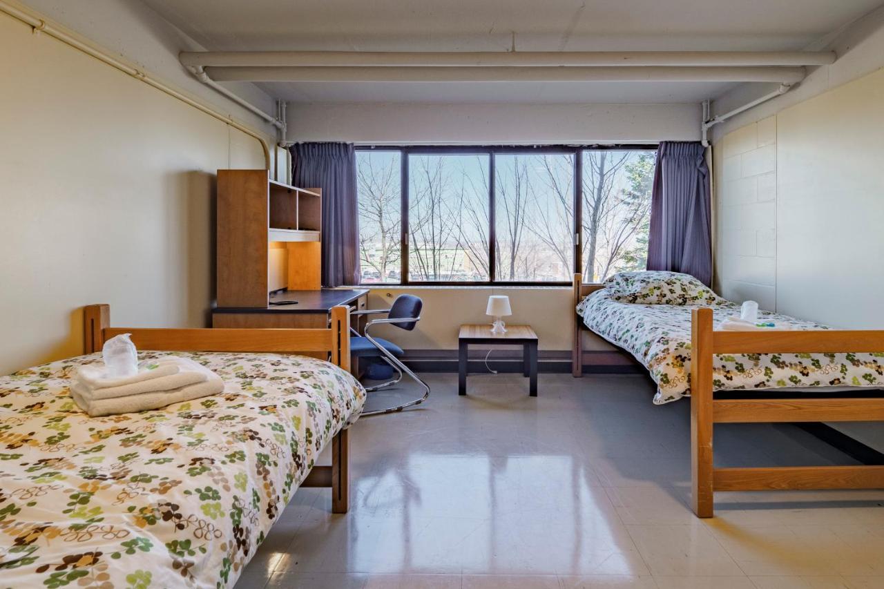 Au Campus Hotel Sherbrooke Exterior photo