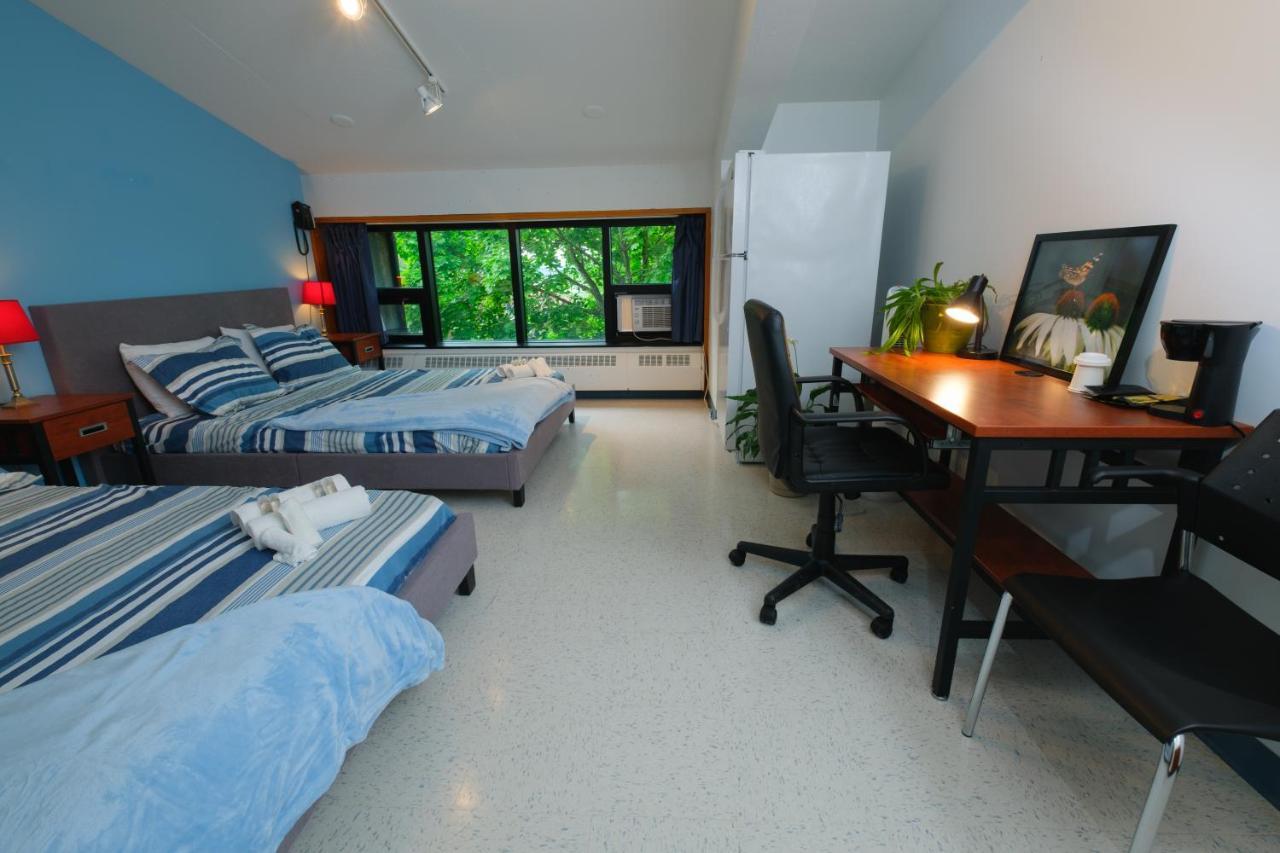 Au Campus Hotel Sherbrooke Exterior photo