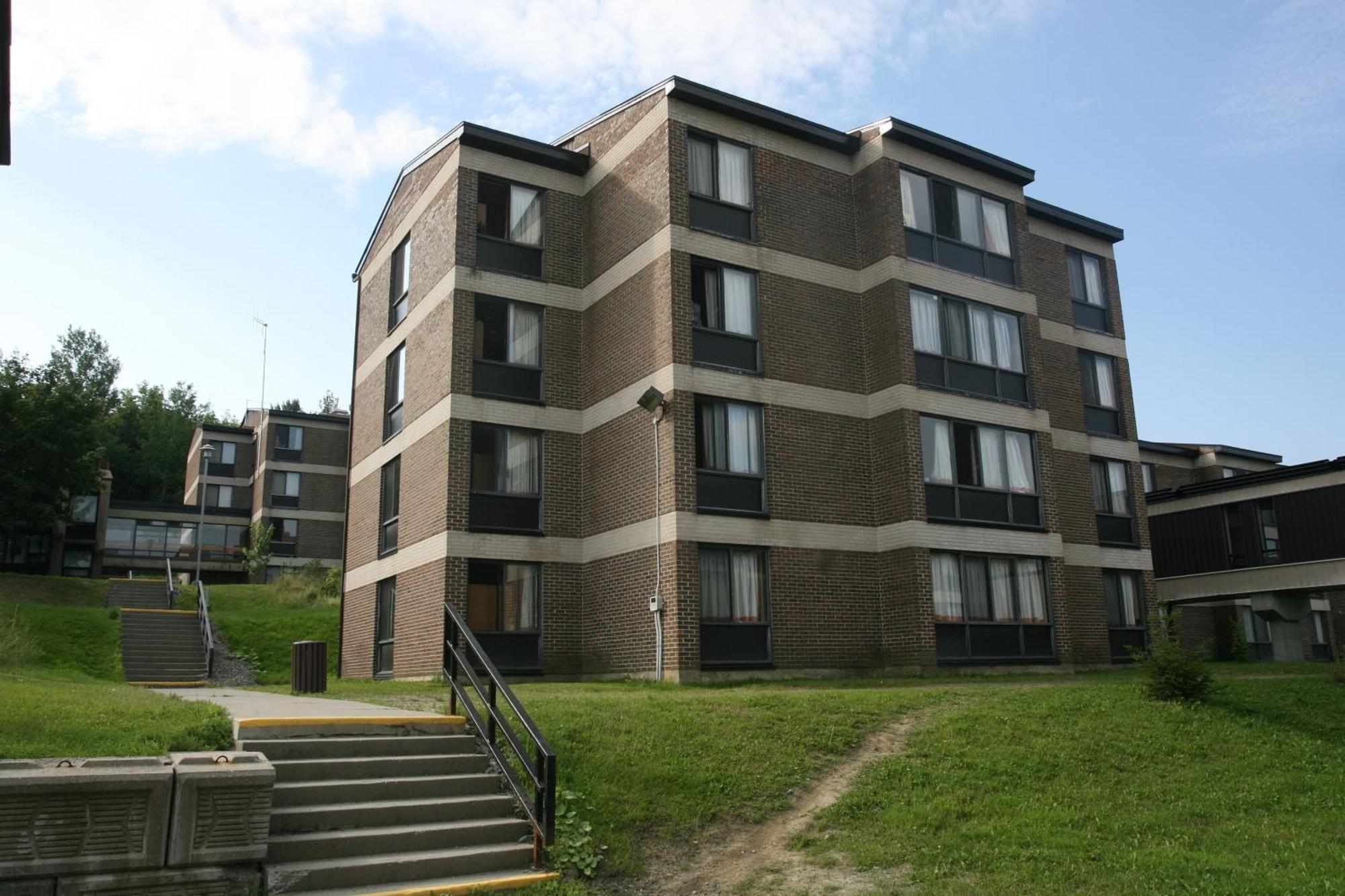 Au Campus Hotel Sherbrooke Exterior photo